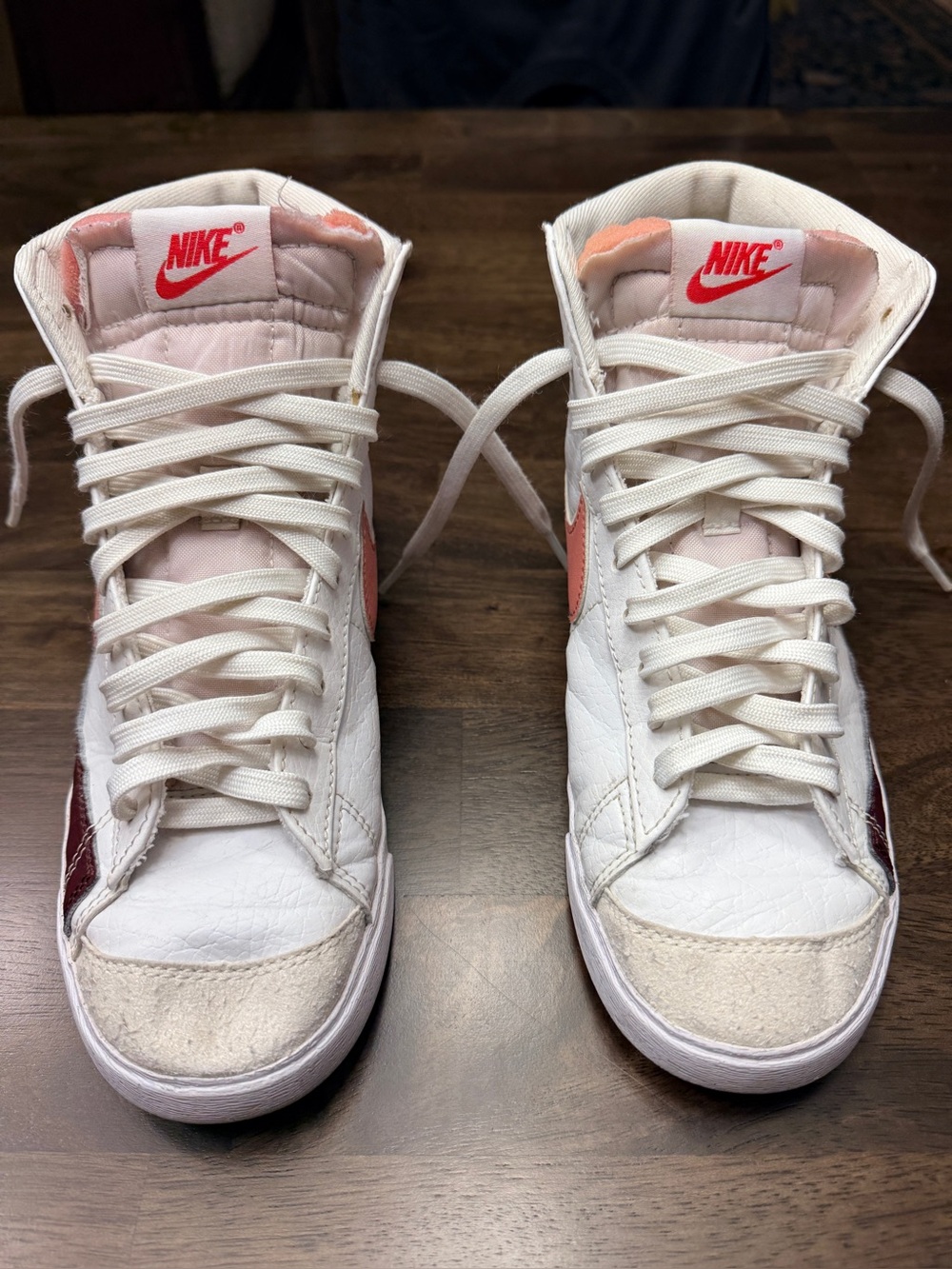 Nike Women’s Blazer 77 stardustHigh-Top Sneakers White with Pink and Red Accent
